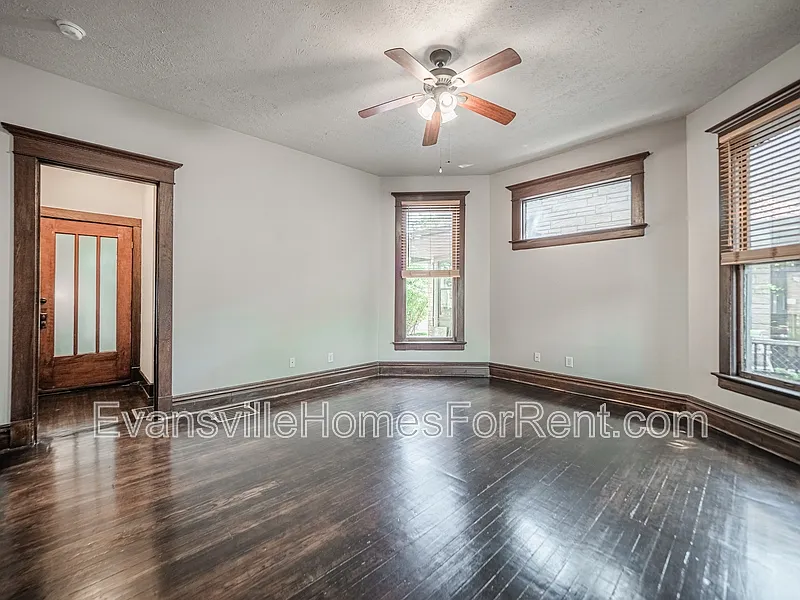2 bed, 1.0 bath, $1,299 — Photo 4