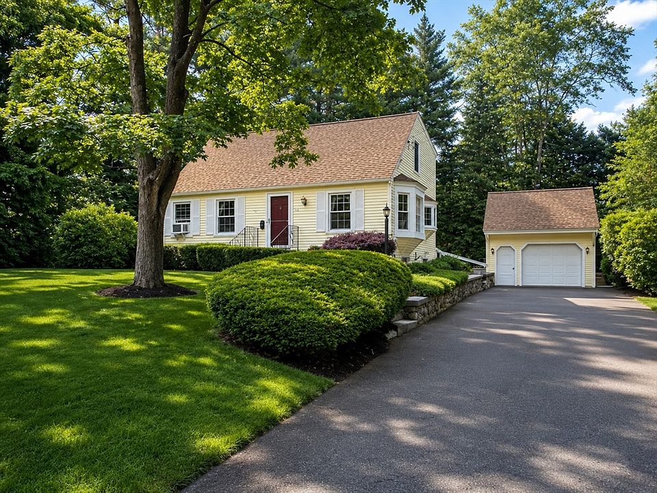 1st image of 32 Crestview Dr