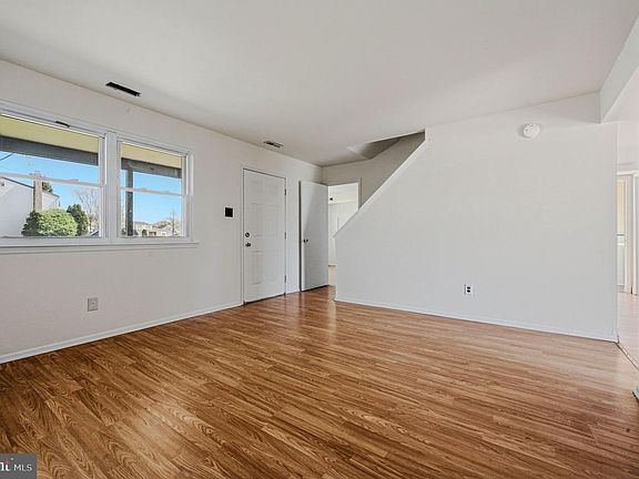5th image of 140 Wildflower Dr