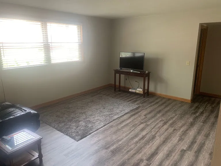 1004 Main St — Photo 3