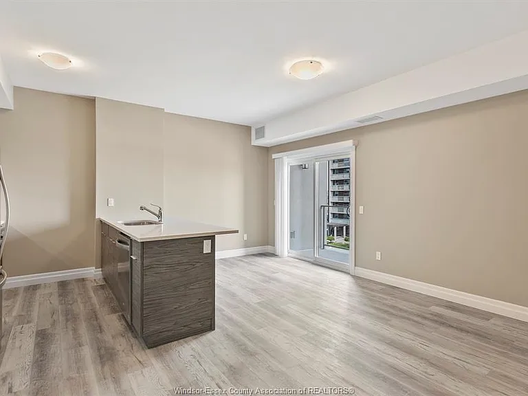 955 Ouellette Ave #407 — Photo 6