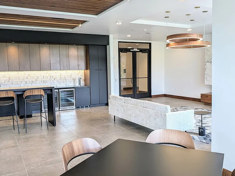 The Grandeur | Resident Lounge