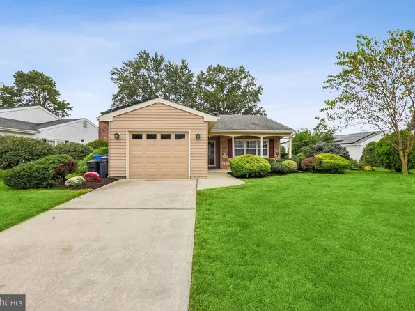 2 Tifani Ln, Southampton, NJ 08088