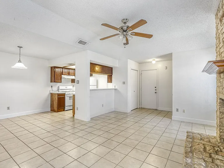 7806 Chimayo Cv #B — Photo 4