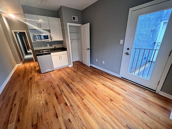 2nd image of 537 N Budd St #3C