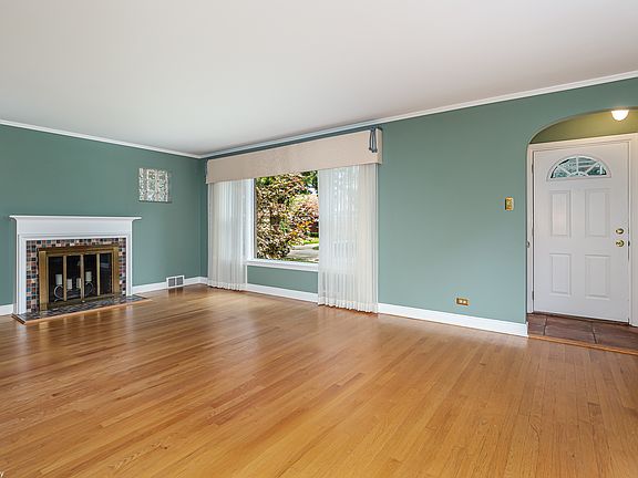 4th image of 9136 Sproat Ave