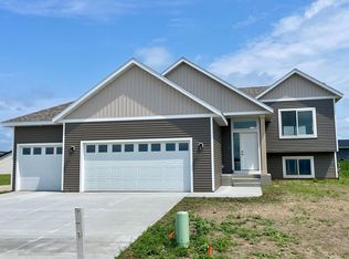 554 9th St, Wanamingo, MN 55983
