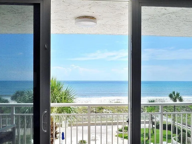 1601 Ocean Dr S — Photo 1