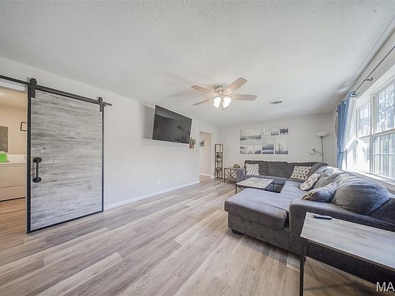 2nd image of 1206 Elliott Dr