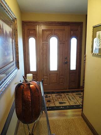 3rd image of 9075 Clayton Ave