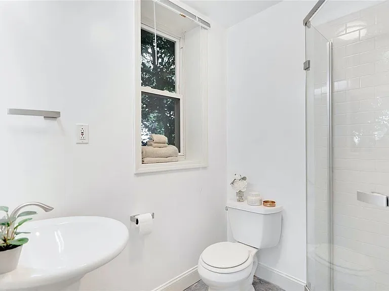 39 Coles St #2 — Photo 15