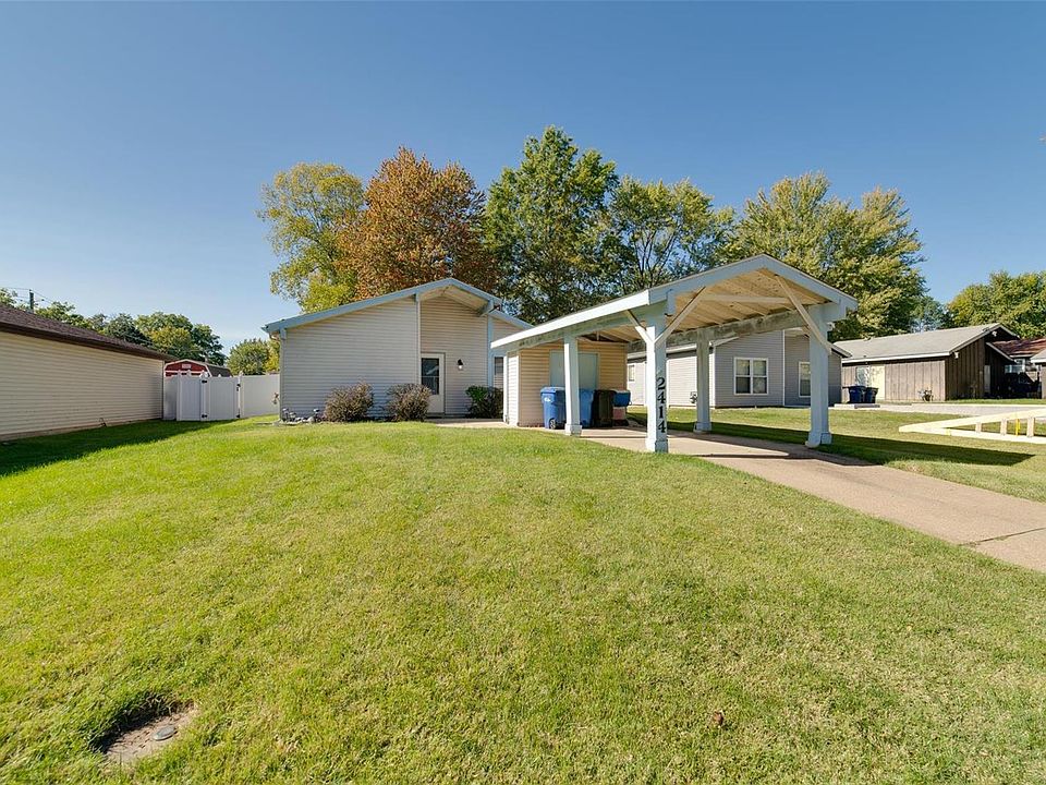 1st image of 2414 Blue Heron Dr