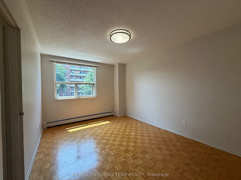 39 Leaside Dr #201 — Photo 9