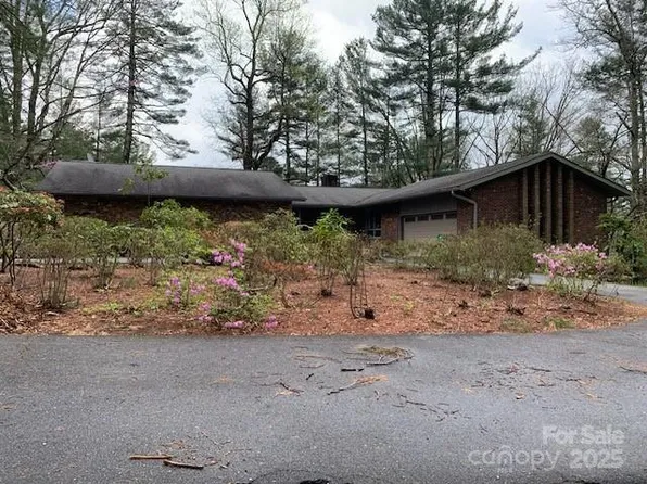 101 Lakemont Dr, Flat Rock, NC 28731