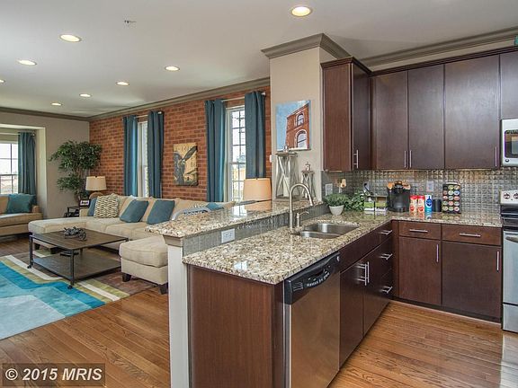 GOURMET KITCHEN
