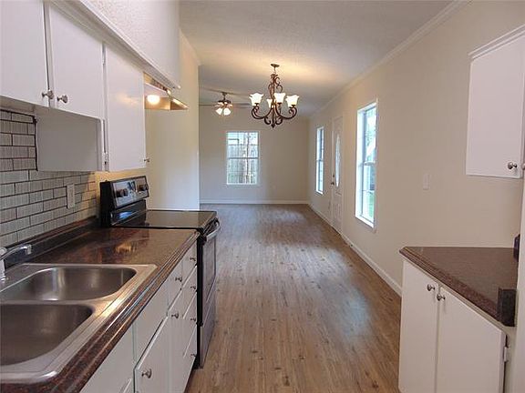 4th image of 831 Leyenda Dr