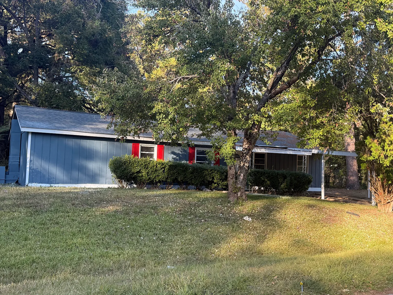 3 bed, 1300 sqft, $950 — Photo 1