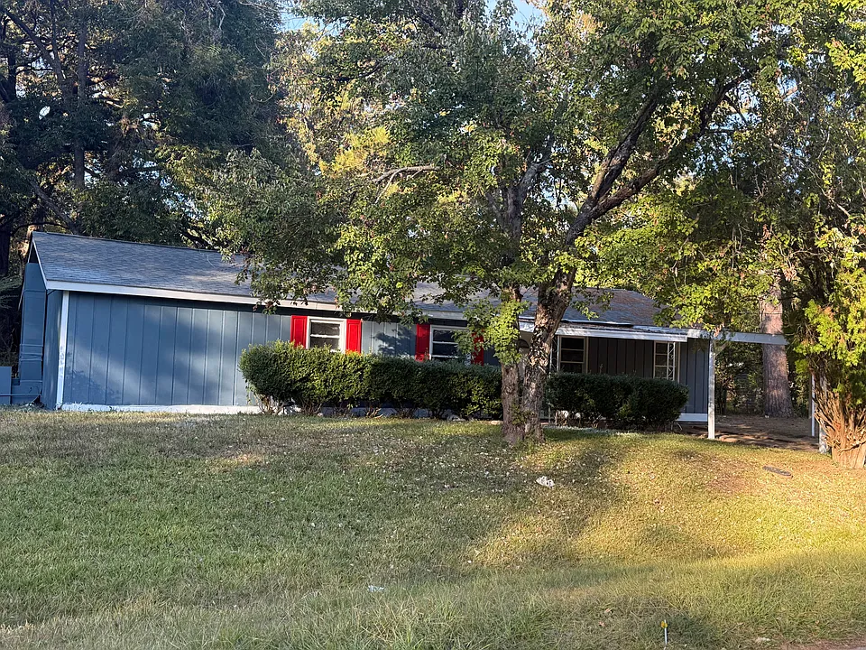 214 Whitehead Dr #3