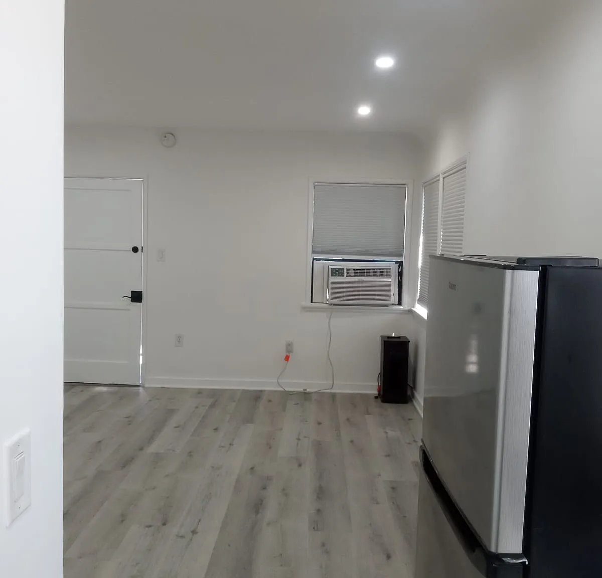 1233 Gordon St — Photo 2