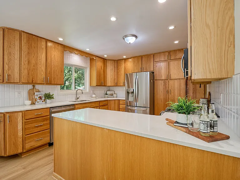 565 Transit Ave — Photo 19