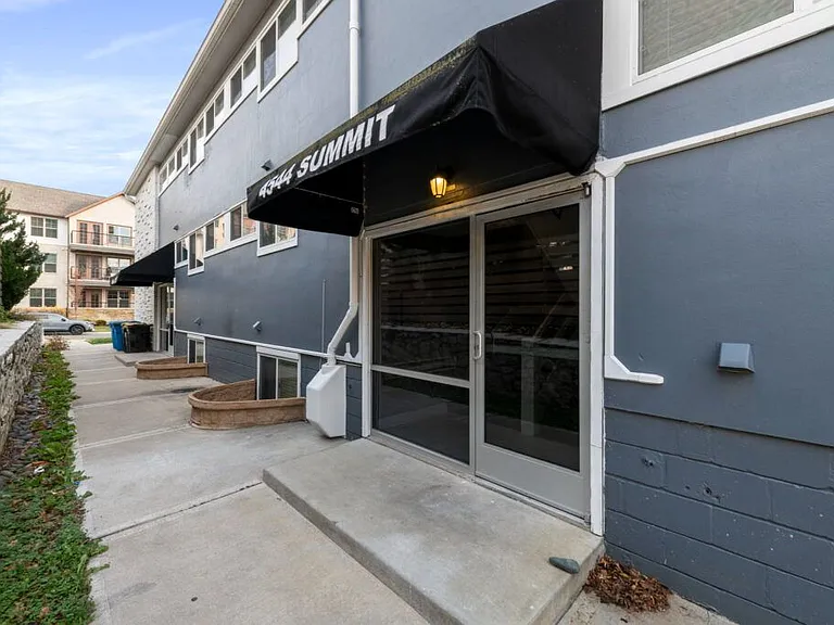 4544 Summit St — Photo 5