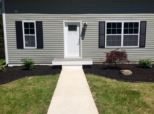 957 Old Plank Rd, Milford, MI 48381