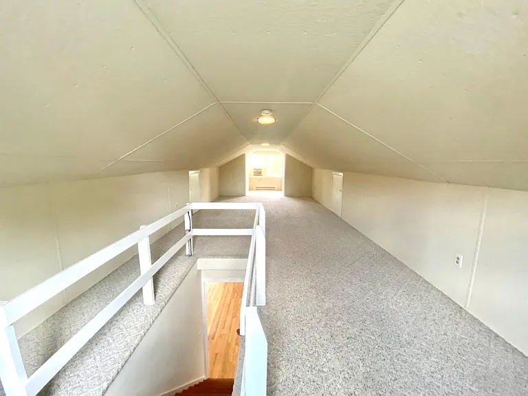 FULL Upper Level Bonus Room