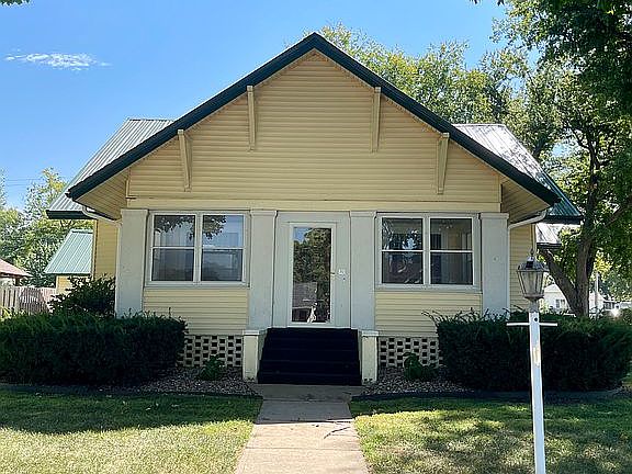 2nd image of 821 14th St