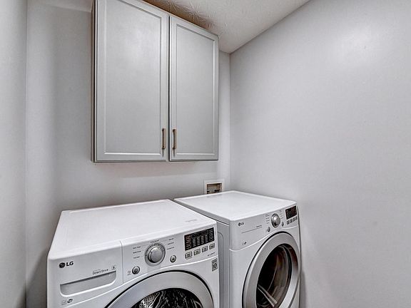 2nd image of 25 Hidden Hickory Ct