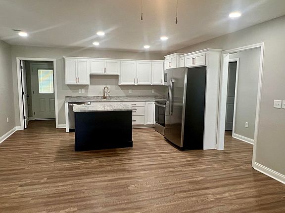 5th image of 113 Oak St