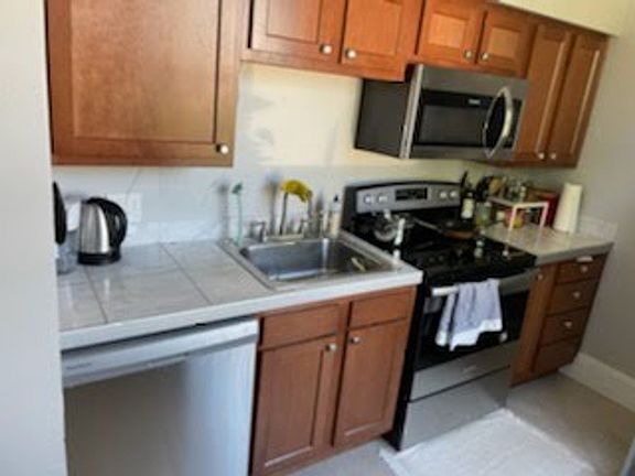 3rd image of 211 S Saint Clair St APT 3