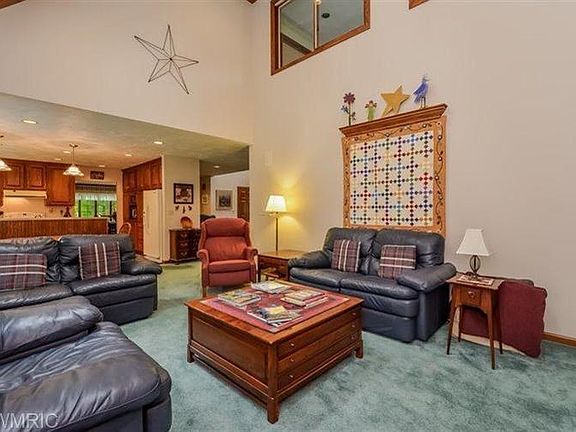 3rd image of 198 Woodlark Ct
