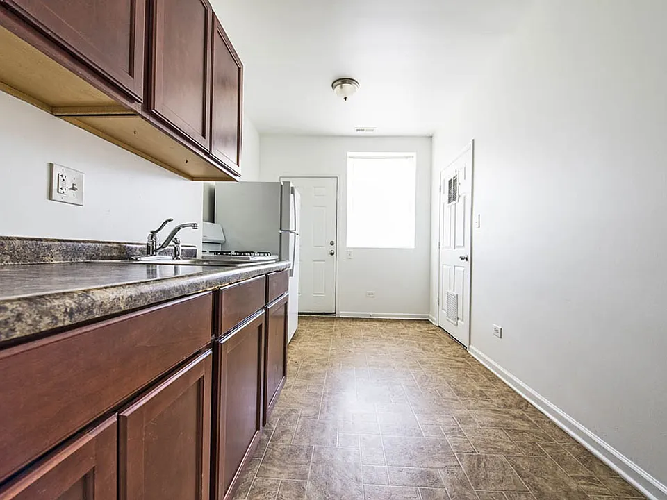 8149 S Marshfield