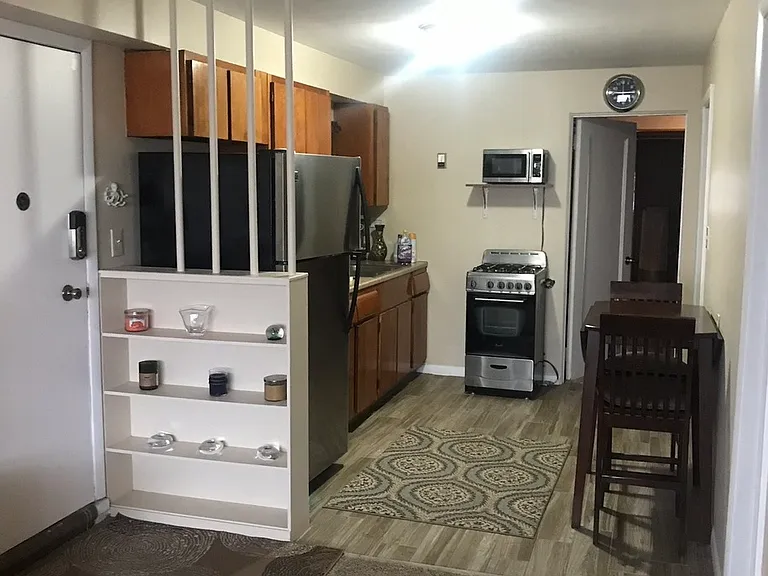 1217 W Grand Ave #G — Photo 5