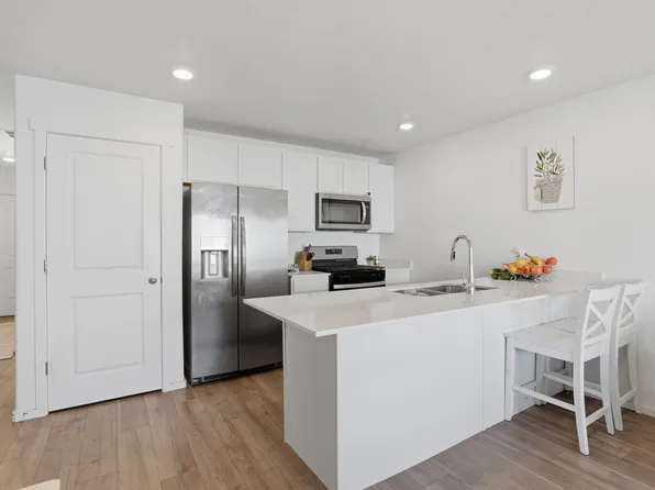 1068 E Scuttlebutt Ln, Saratoga Springs, UT 84045