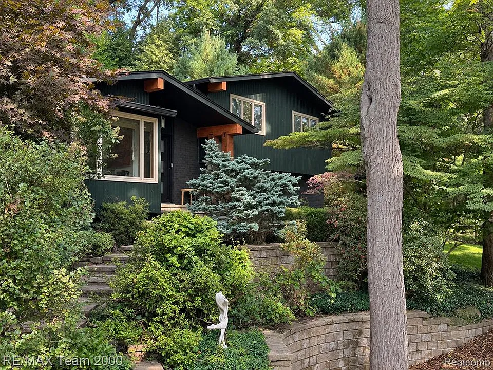 4789 Pickering Rd