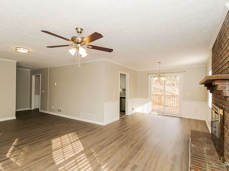 1252 Rolling Oaks Dr NW — Photo 6