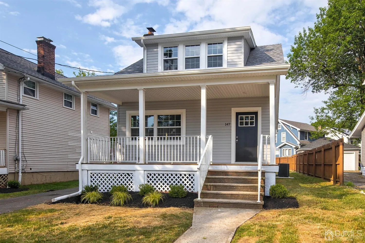 147 Freeman St photo 1