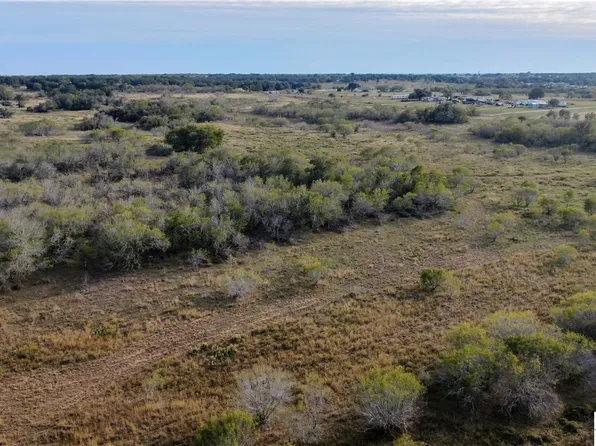 232 County Road 467, Stockdale, TX 78160