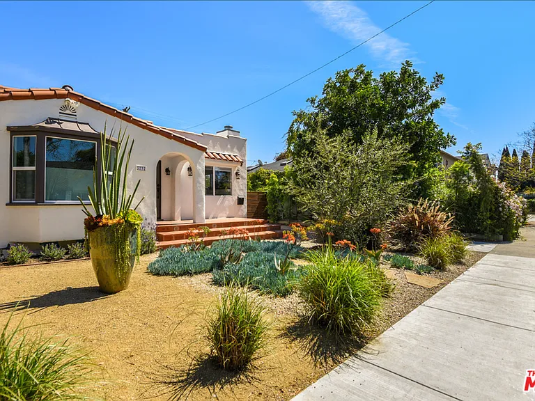 3732 Greenfield Ave — Photo 4