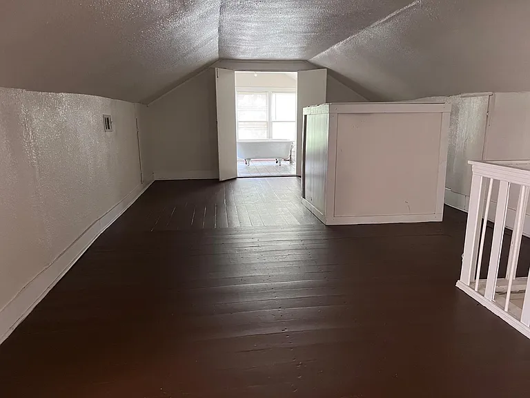 2212 N Beaton St — Photo 1