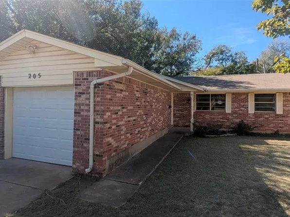 205 Bellaire Dr, Moore, OK 73160