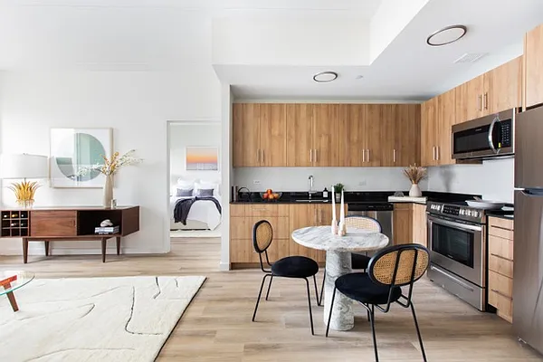 Rented by The Agency | media 33