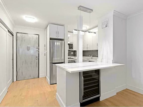 3rd image of 160 E 27th St APT 2F