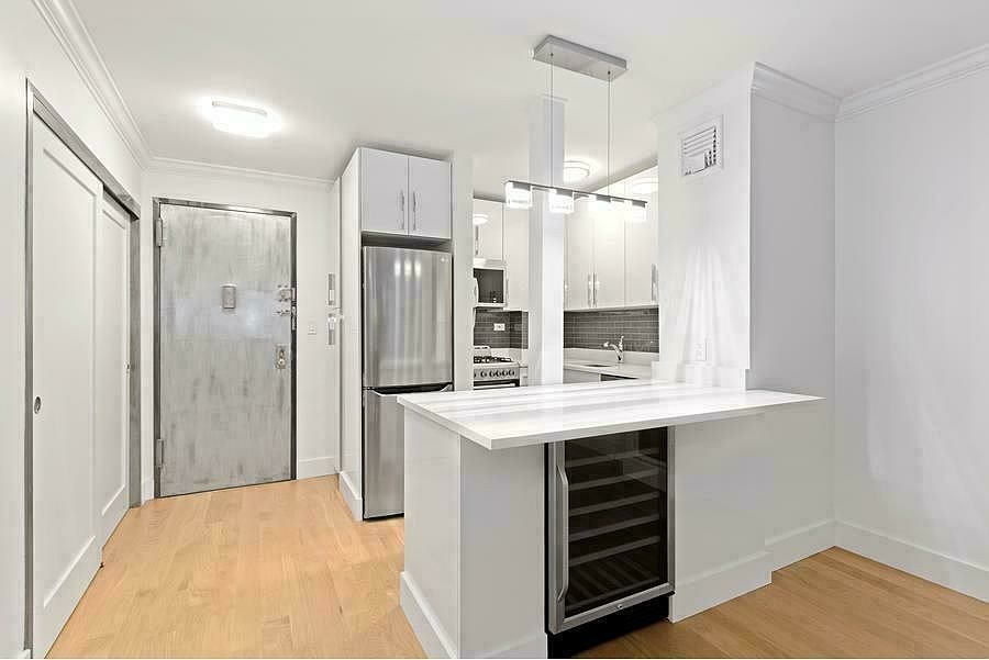 1st image of 160 E 27th St #2FF