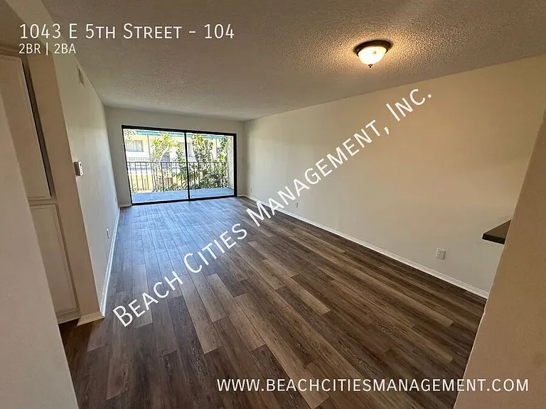 1043 E 5th St #104 — Photo 13