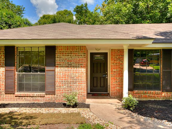 2nd image of 11709 Oakwood Dr