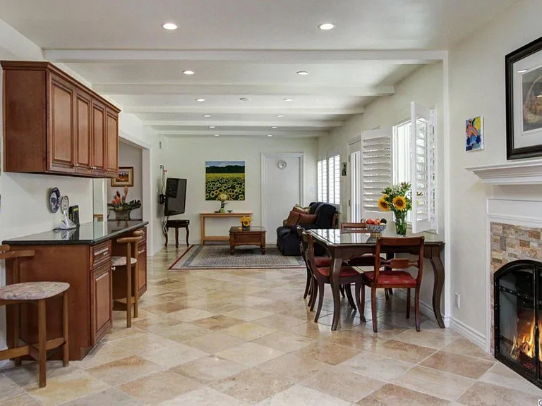 1104 Descanso Dr — Photo 11