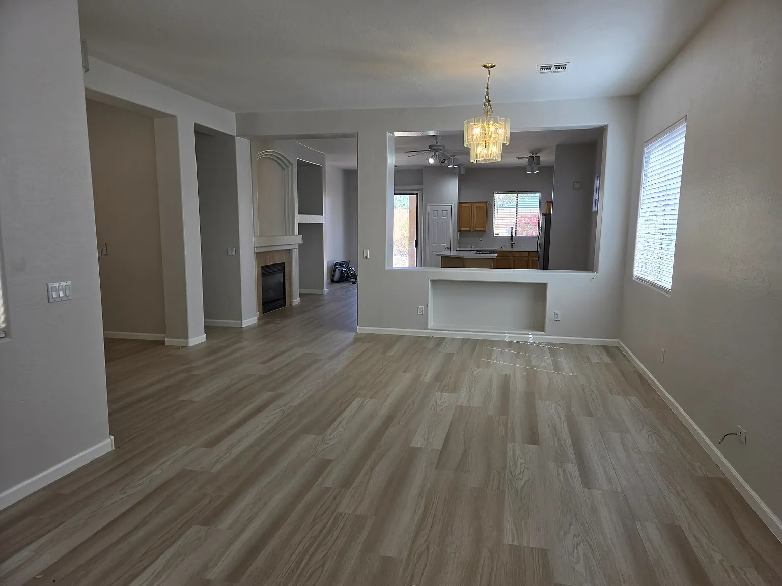 3 bed, 1969 sqft, $2,200 — Photo 2