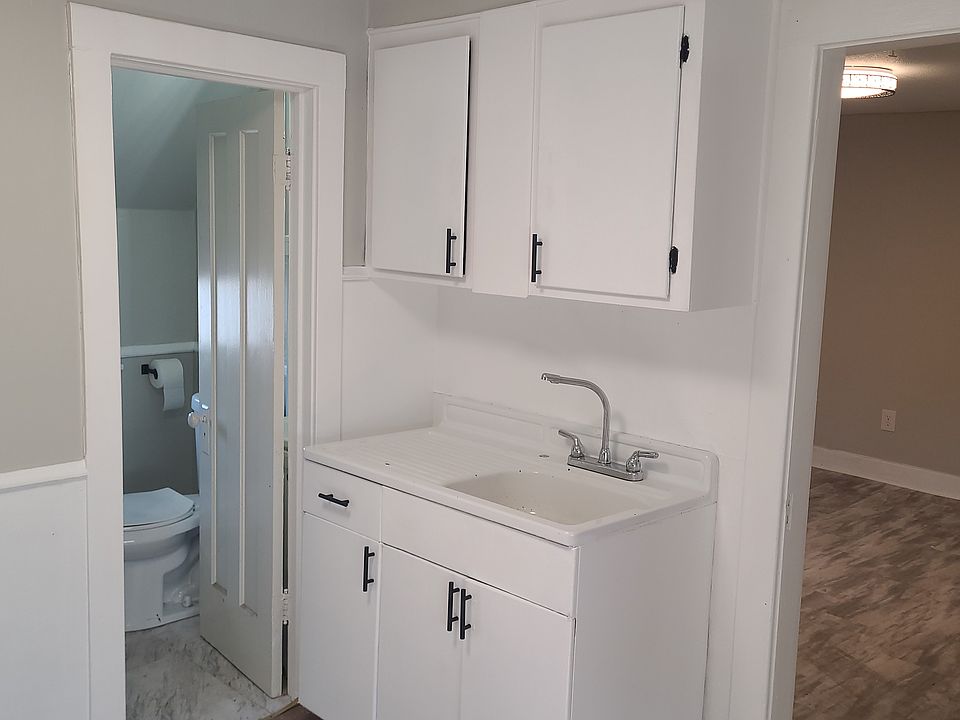 2nd image of 115 15th St #2